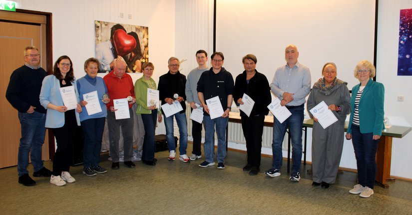 Geehrte Mitglieder auf der Hauptversammlung 2026 des SV Illingen 1906 Geehrte Mitglieder auf der Hauptversammlung 2026 des SV Illingen 1906