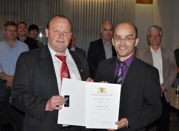 Verleihung der Ehrennadel des Landes an Edgar Mantai