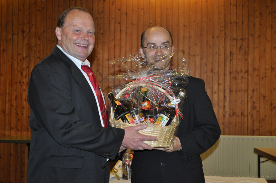 Geschenk für Edgar Mantai von Bürgermeister Eiberger Geschenk für Edgar Mantai von Bürgermeister Eiberger