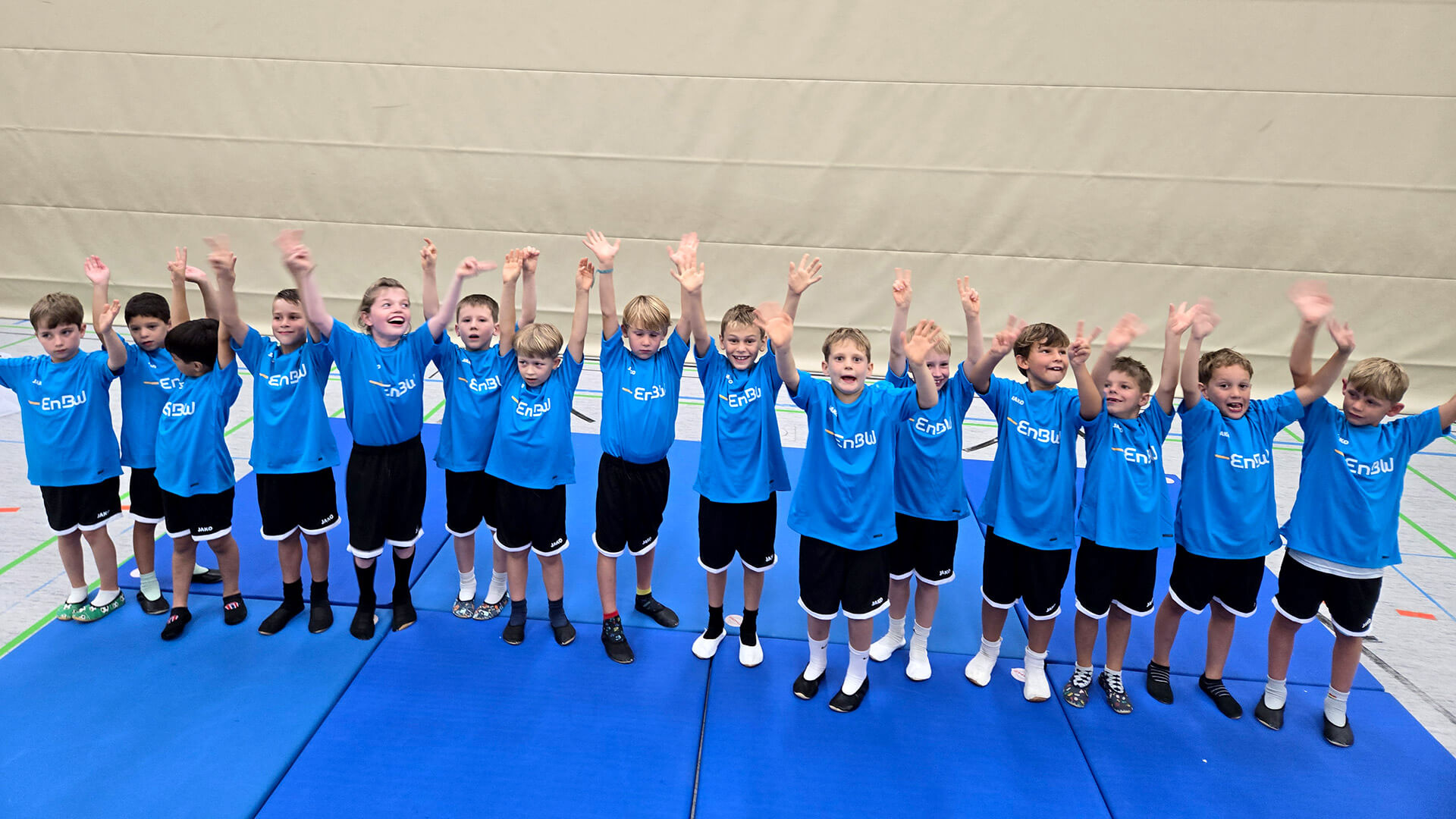 Neue Trikots für unsere Turn-Jungs!