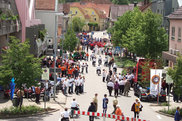 Festzug durch Illingen mit fast 1000 Beteiligten Festzug durch Illingen mit fast 1000 Beteiligten