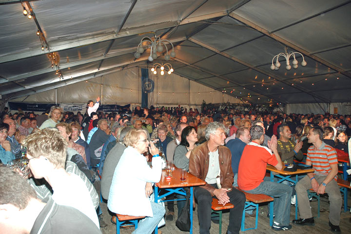 Gefülltes Festzelt beim SV Illingen Gefülltes Festzelt beim SV Illingen