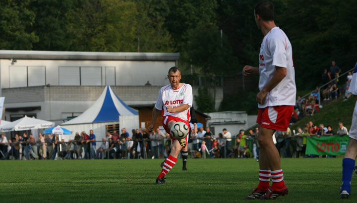 Benefiz-Fußballspiel mit der Toto-Lotto-Elf beim SV Illingen